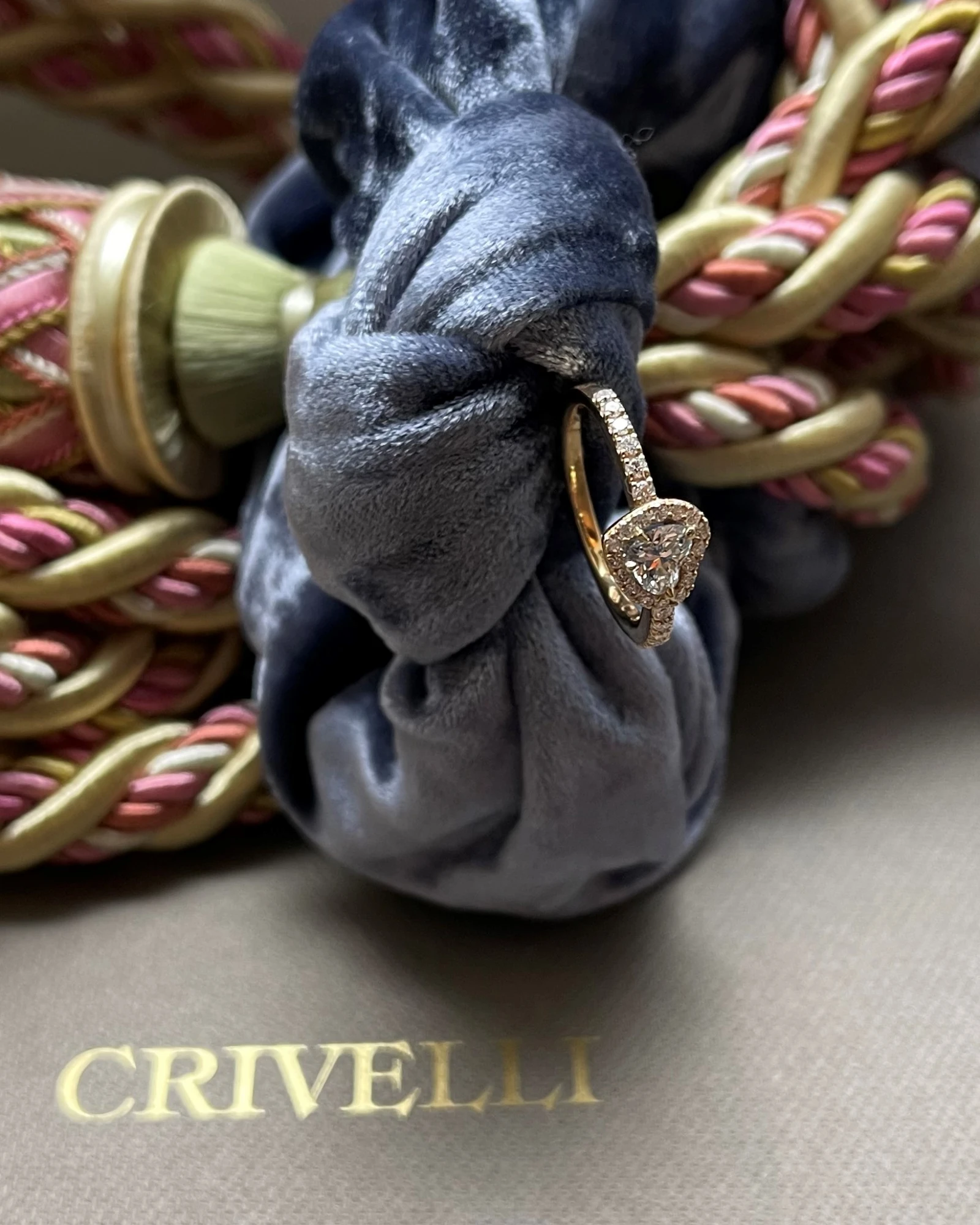 011 Crivelli Anello oro con brillanti cod: 117-A637